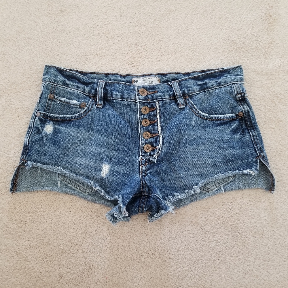 Free People Frayed Distressed Mid Rise Button Fly Denim Shorts Size 25
